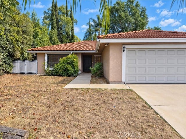 1042 Whispering Oaks