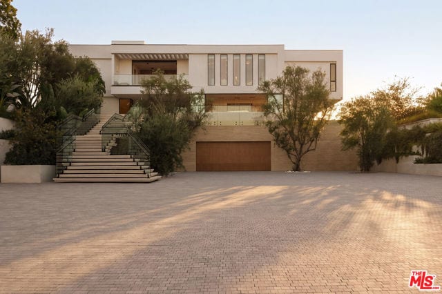 16187 Royal Oak Road, Encino, CA 91436
